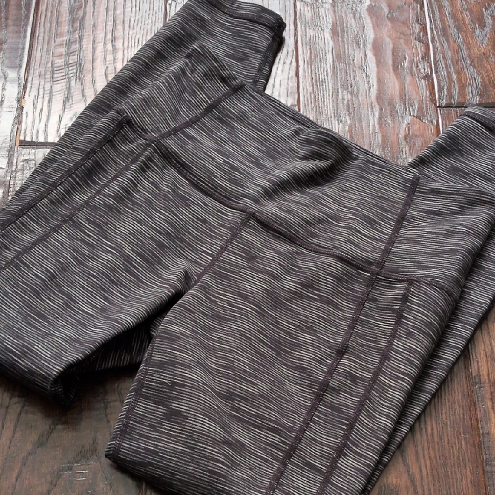 ATHLETA I Black Heather Stripe Pattern Power Up 7/8 Capri Length Leggings, S